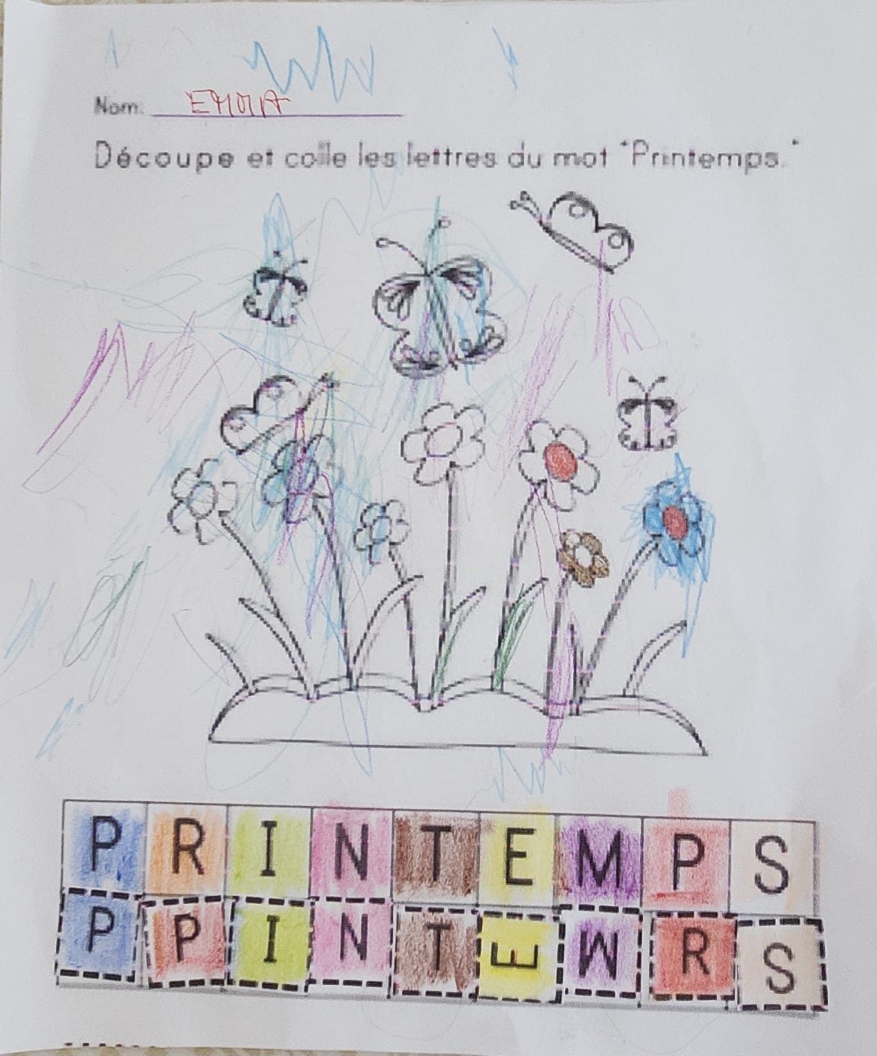 Fiche d'activité du printemps : fleurs et papillons coloriés aux crayons de couleur, et lettres du mot « PRINTEMPS »